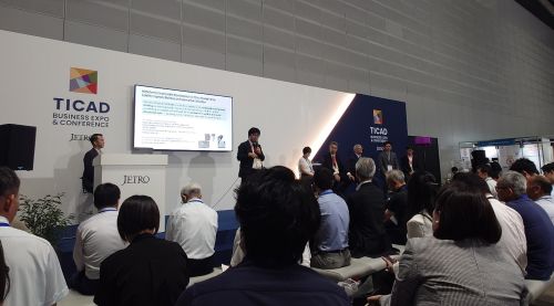 写真　アークエッジ・スペースのセッション（ジェトロ撮影）