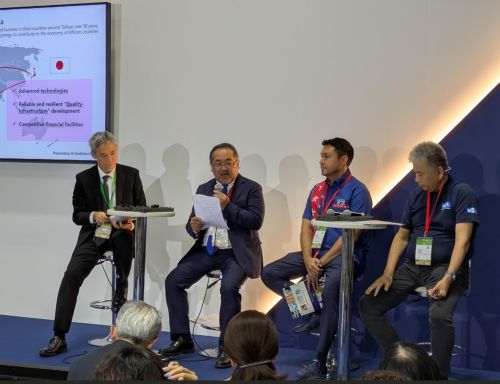 写真　パネルディスカッションの様子（ジェトロ撮影）