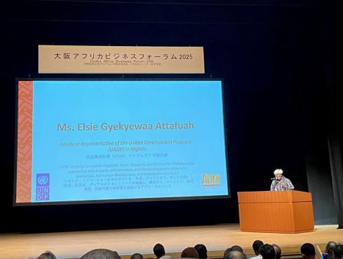 写真　大阪アフリカビジネスフォーラムに登壇したアタフォアUNDPナイジェリア常駐代表（ジェトロ撮影）