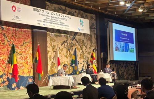 写真　パネルディスカッションの様子（ジェトロ撮影）