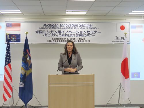 写真　ミシガン州のウィットマー知事（ジェトロ撮影）