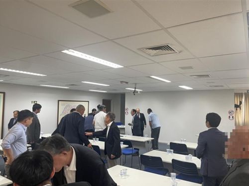 写真　講演後のネットワーキングの様子（ジェトロ撮影）