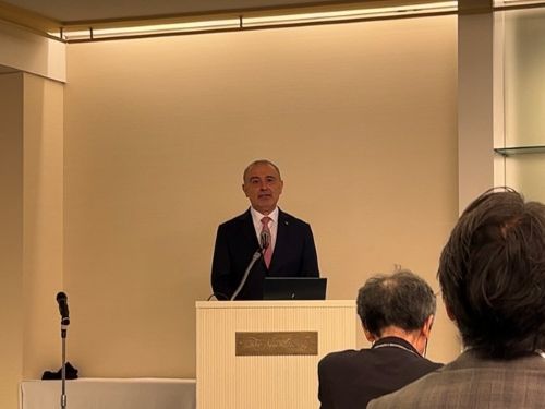 写真　あいさつするナーセル・シュライデ次期駐日ヨルダン大使（ジェトロ撮影）