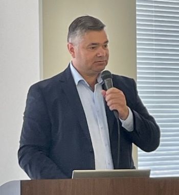 写真　ビルバ副会頭のスピーチ（ジェトロ撮影）