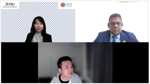 写真　登壇するアルトゥーラ・クロス社の山下氏（下段）とコロンボ大学のカルナラトネ前学長（上段右）（ジェトロ撮影）