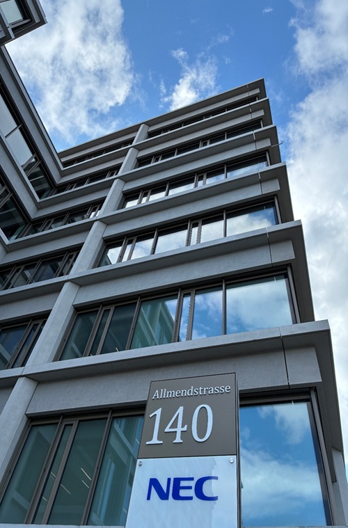 写真　NEC DGDF Headquarters外観（NEC提供）