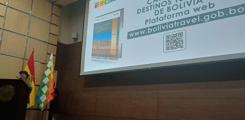 写真　観光分野の取り組み強化を説明するソサ外相（左端、ジェトロ撮影）