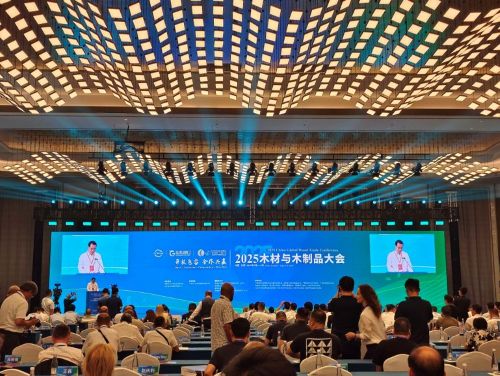 写真　木材・木製品大会の開幕式（ジェトロ撮影）