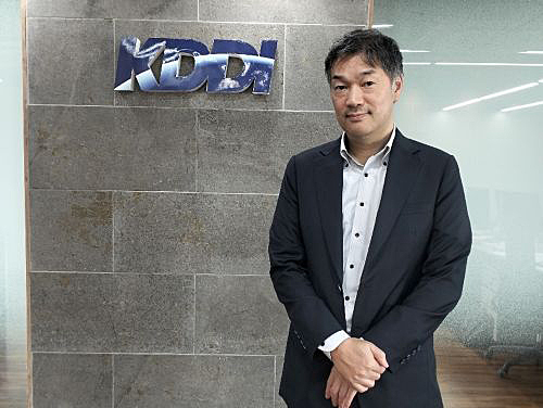写真　KDDIアジアパシフィック・ダッカ支店の松田啓二支店長（KDDI提供）