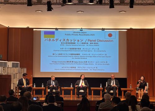 写真　パネルディスカッションの様子（ジェトロ撮影）