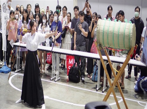 写真　弓矢イベントの様子（バンコク日本博提供）