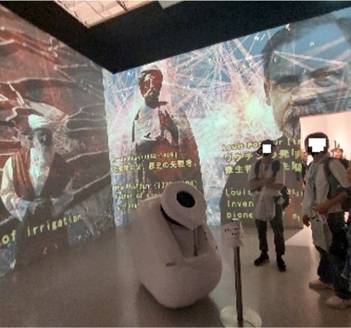 写真　科学技術展示ゾーン。湿気から飲料水を作り出す「キュミュリュス・ウォーター」（ジェトロ撮影）