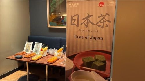 写真　日本産ジュースや日本茶の飲み比べを提供したブース（ジェトロ撮影）