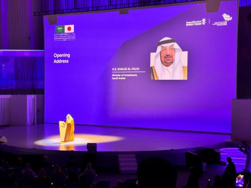 写真　ハーリド・ビン・アブドゥルアジーズ・アール・ファーレフ投資相の開会あいさつ（ジェトロ撮影）