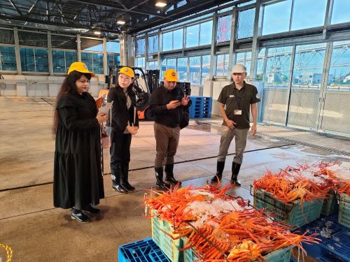 写真　競り見学の様子（ジェトロ撮影）