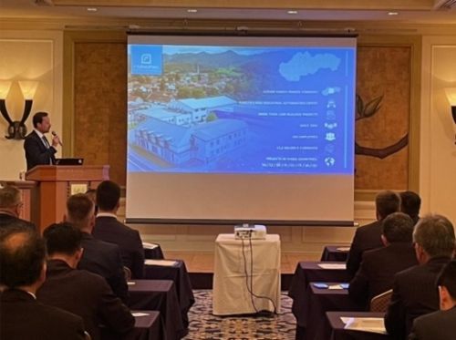 写真　スロバキア企業によるプレゼンテーション（ジェトロ撮影）