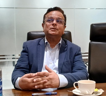 写真　ONEパキスタンのマネージング・ダイレクターファイヤズ・クンドゥカー氏（ジェトロ撮影）