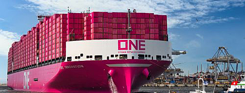 写真　ONE社の船舶（ONEパキスタン提供）