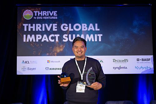 写真　ピッチ総合優勝した際の授賞式（EFポリマー提供)