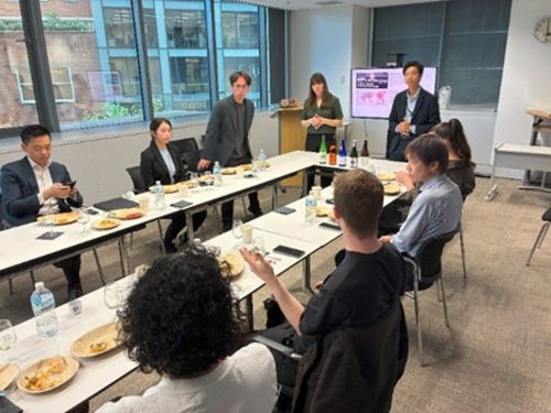 写真　ペアリングセミナーでの意見交換（ジェトロ撮影）