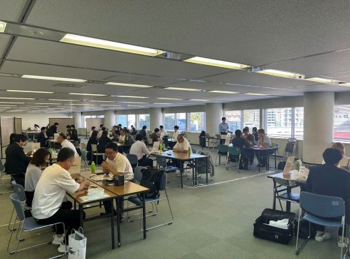写真　商談の様子（ジェトロ撮影）