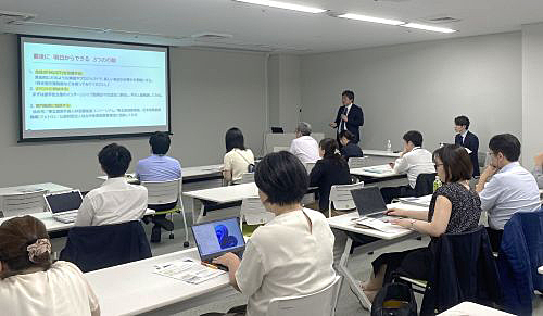 写真　吉田氏の講演（仙台市撮影）