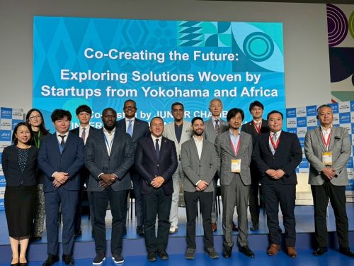 写真　全体の集合写真（ジェトロ撮影）