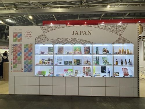 写真　ジャパンパビリオンに設置されたショーケース（ジェトロ撮影）