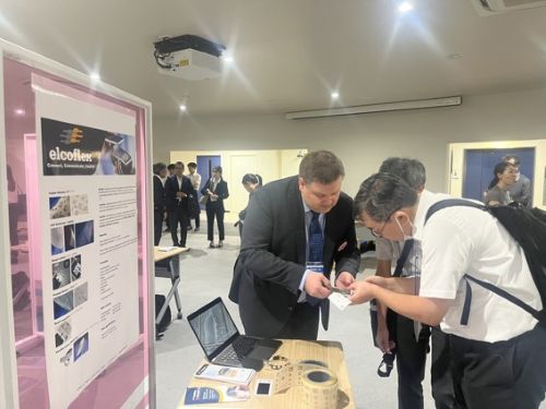 写真　ポスターセッションの様子（ジェトロ撮影）