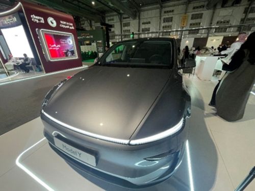 写真　テスラ展示ブースModel Yの様子（ジェトロ撮影）