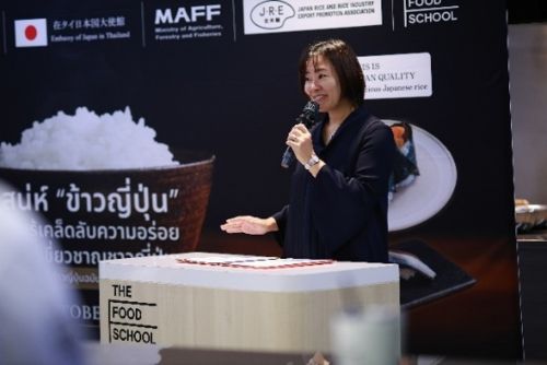 写真　オープニングセレモニーで話すジェトロ・バンコク事務所の山崎次長（ジェトロ撮影）