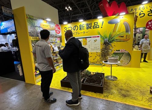 写真　展示会でのブース訪問（ジェトロ撮影）