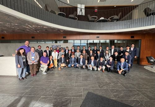 写真　イグザクト・サイエンシズを訪問したミッション団など（ジェトロ撮影）