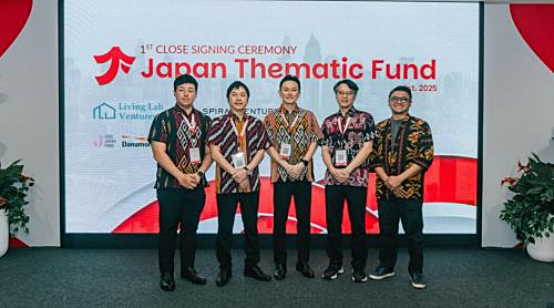 写真　シナルマス・スパイラル・ジャパン・テーマファンド調印式の様子（シナルマス・スパイラル・ジャパン・テーマファンド提供）