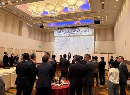 写真　キックオフの交流会（ジェトロ撮影）