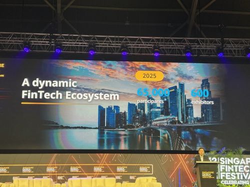 写真　SFFで基調演説するチア・ダージウンMAS長官（11月13日、ジェトロ撮影）