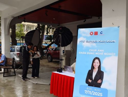 写真　イベントの一角に設けられた証明写真撮影コーナー（ジェトロ撮影）