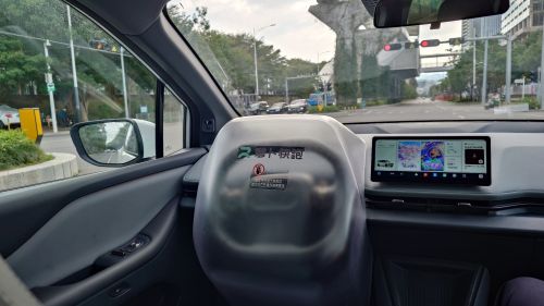 写真　無人タクシー内の様子（ジェトロ撮影）