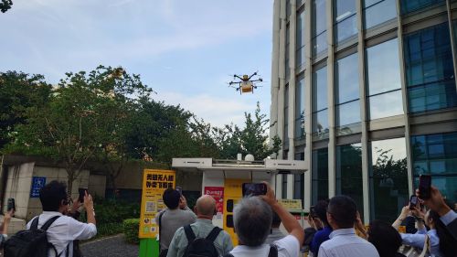 写真　ドローンによるフードデリバリーの様子（ジェトロ撮影）