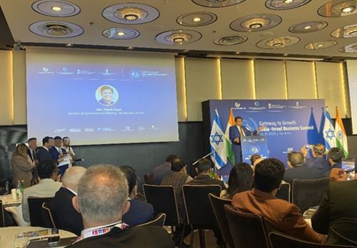 写真　開会あいさつを行うインドのゴヤル商工相（ジェトロ撮影）