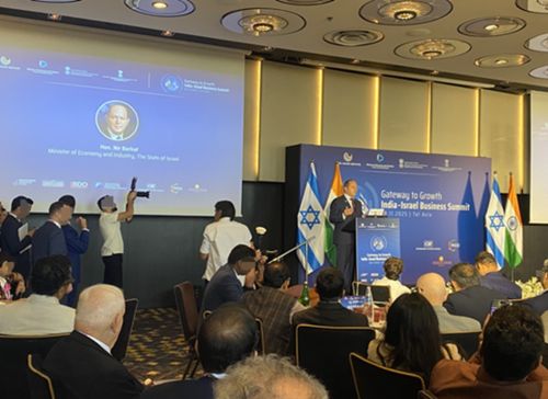 写真　開会あいさつを行うイスラエルのバルカット経済産業相（ジェトロ撮影）