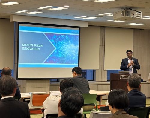 写真　あいさつに立つマルチ・スズキのタパン・サホー副社長（デジタルエンタープライズ・情報・サイバーセキュリティ担当）（ジェトロ撮影）