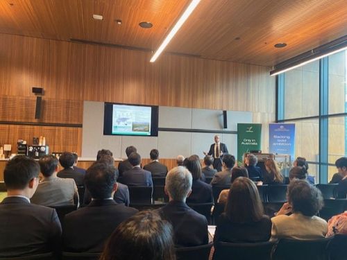 写真　ブリーフィングでの登壇企業の事業説明（ジェトロ撮影）