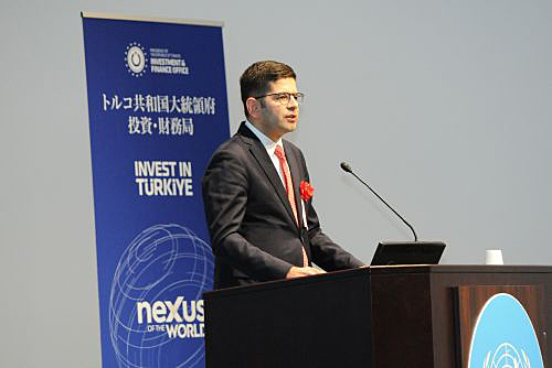 写真　基調講演を行うトルコ大統領府投資・財務局のアフメト・ブラク・ダールオウル総裁（トルコ大統領府投資・財務局提供）