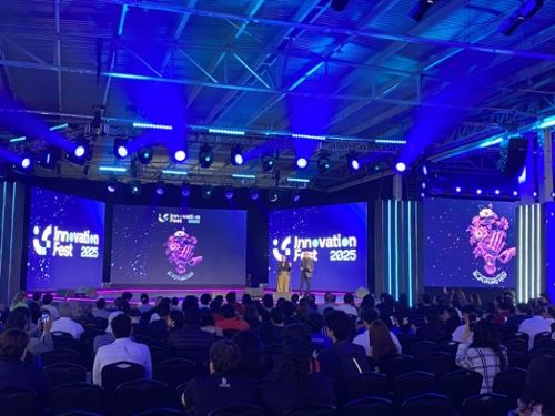 写真　「Innovation Fest 2025」のメインステージ（ジェトロ撮影）