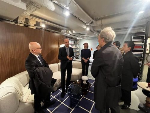 写真　ジェトロとNAPによる意見交換の様子（ジェトロ撮影）