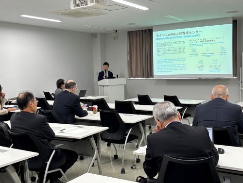 写真　モナシュmRNA人材育成センターによる講演（ジェトロ撮影）