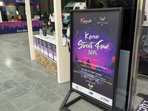 写真　会場に設置された看板（ジェトロ撮影）