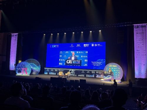 写真　開会あいさつを行うテルアビブ大学のアイザック・ベン＝イスラエル教授（ジェトロ撮影）