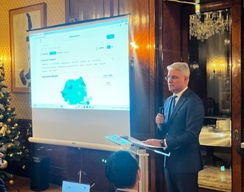 写真　ドラゴシュ・プスラル投資・欧州プロジェクト相による講演の様子（ジェトロ撮影）